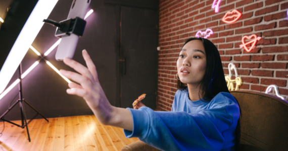 Financial literacy in the age of ‘Finfluencers’. Separating fact from fiction Financial literacy in the age of ‘Finfluencers’. Separating fact from fiction